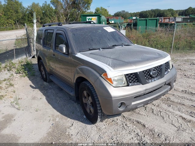 2005 NISSAN PATHFINDER SE