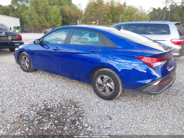 HYUNDAI ELANTRA SE - 3