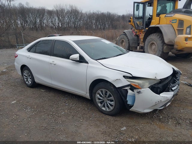 2016 TOYOTA CAMRY LE
