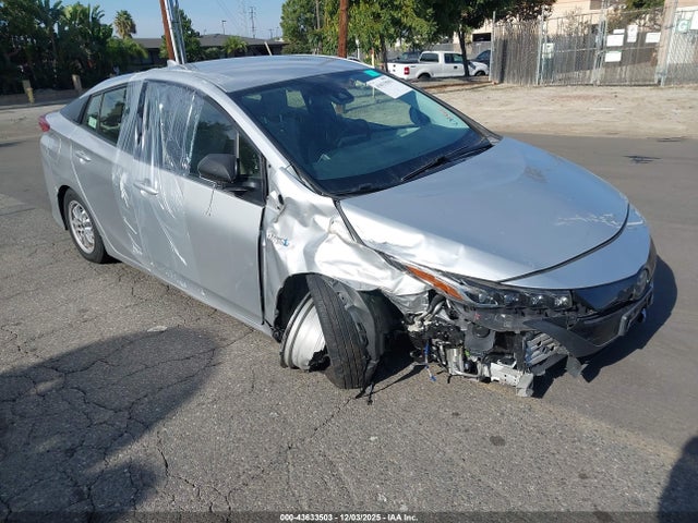 2017 TOYOTA PRIUS PLUS
