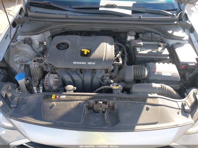 HYUNDAI ELANTRA - 10