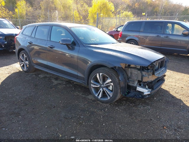 2025 VOLVO V60 B5 PLUS