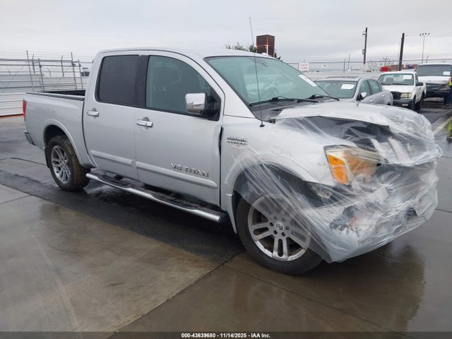 2011 NISSAN TITAN SL