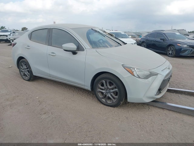 2019 TOYOTA YARIS LE