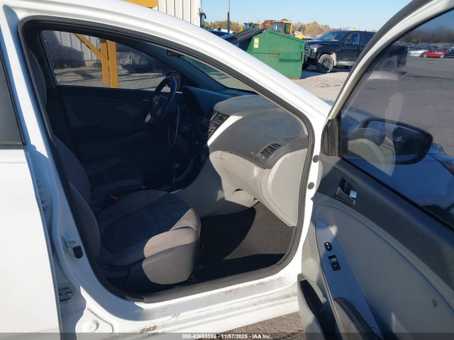 HYUNDAI ACCENT SE - 5