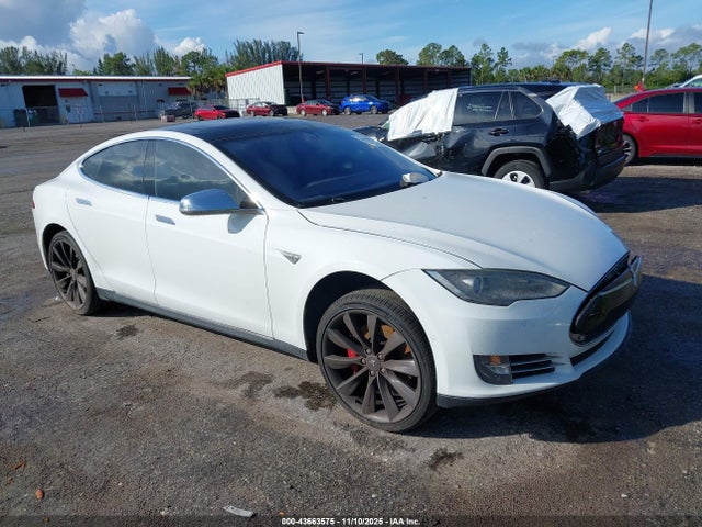 2014 TESLA MODEL S P85