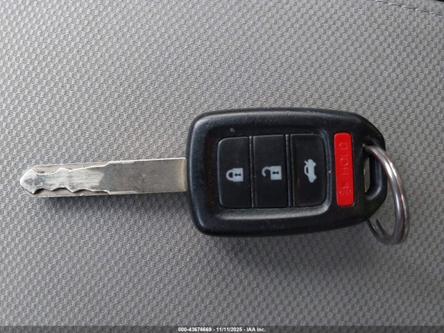 2015 Honda CIVIC LX — миниатюра 11