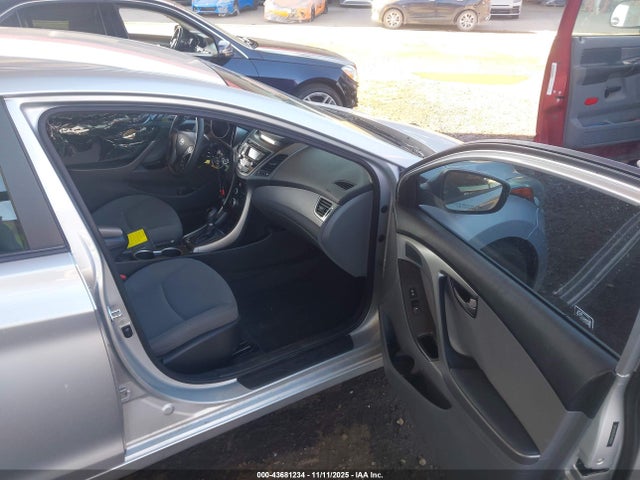 HYUNDAI ELANTRA SE - 5