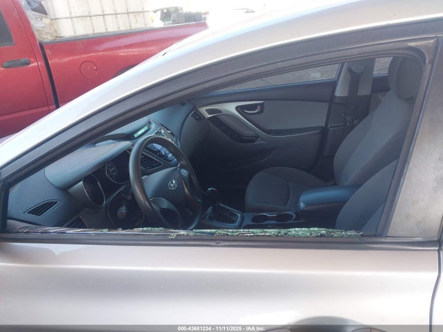 HYUNDAI ELANTRA SE - 6