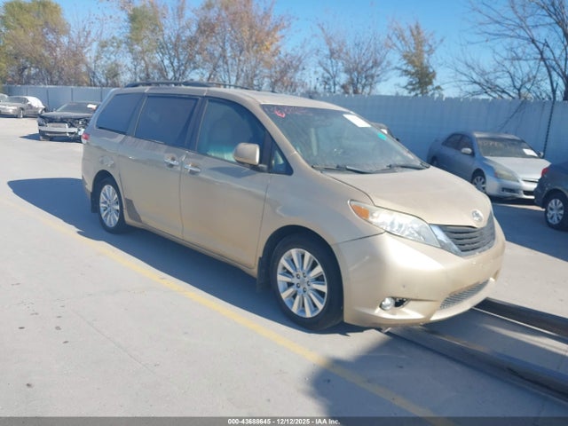 2011 TOYOTA SIENNA LIMITED V6