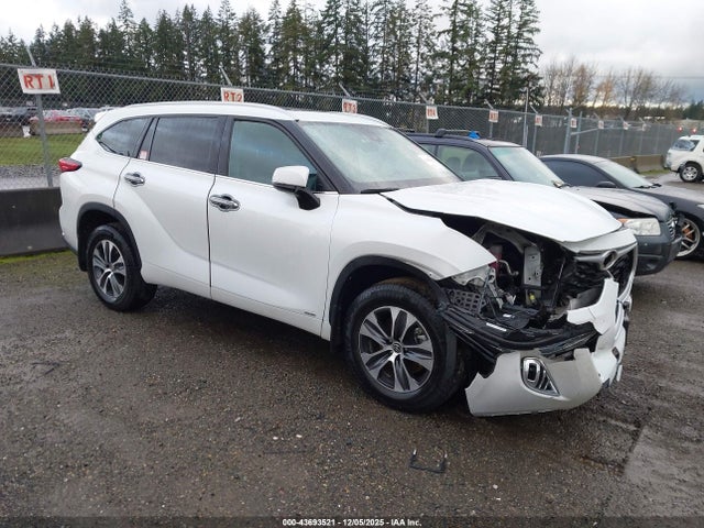 2022 TOYOTA HIGHLANDER HYBRID XLE