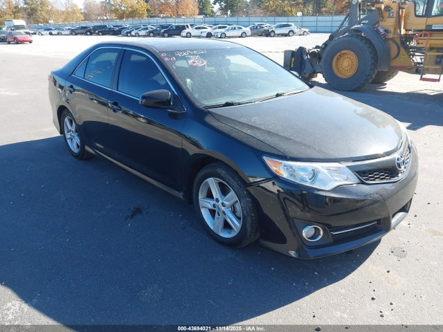 2014 TOYOTA CAMRY SE