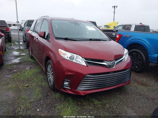 2019 TOYOTA SIENNA XLE 8 PASSENGER