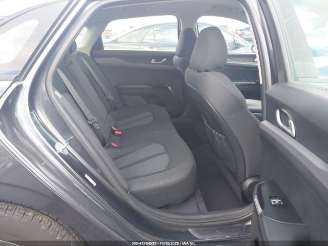 2022 KIA K5 LXS photo 8