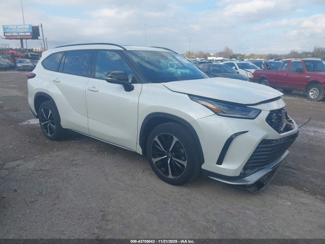 2021 TOYOTA HIGHLANDER XSE