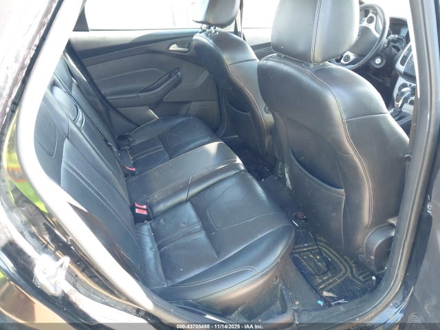 FORD FOCUS SE - 8