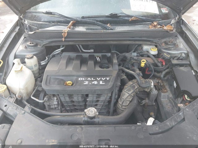 DODGE AVENGER SE - 10