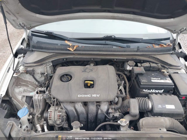 HYUNDAI ELANTRA VALUE EDITION - 10