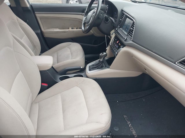 HYUNDAI ELANTRA VALUE EDITION - 5