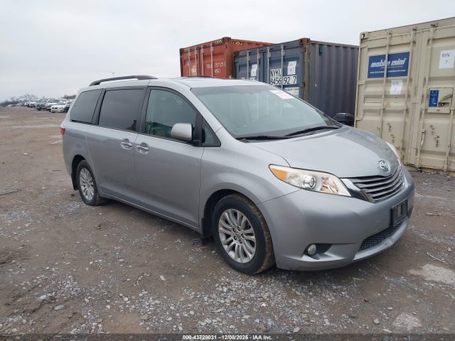 2016 TOYOTA SIENNA XLE PREMIUM 8 PASSENGER