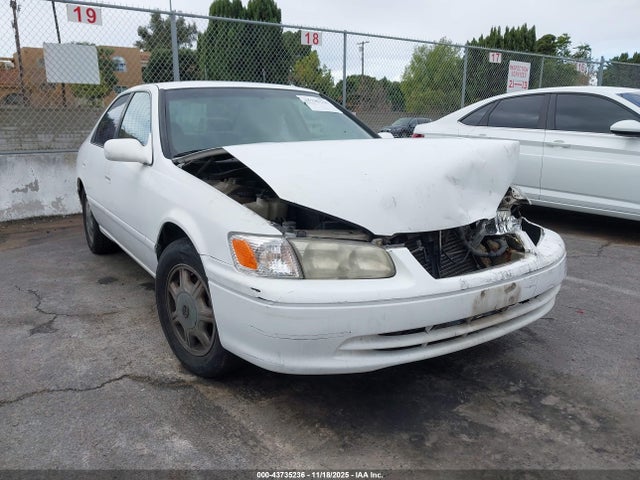 2000 TOYOTA CAMRY LE V6