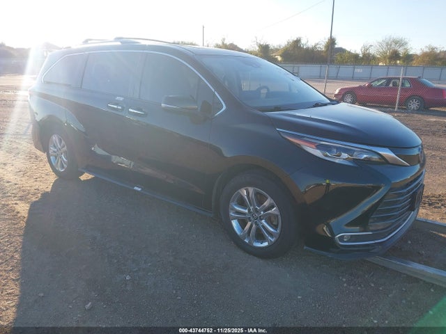 2023 TOYOTA SIENNA PLATINUM