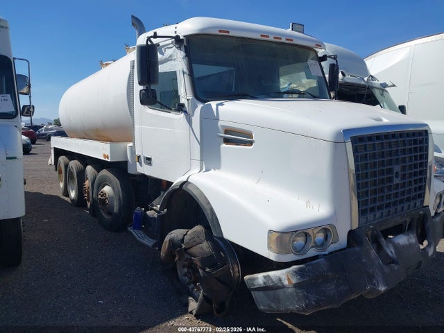 2002 VOLVO VHD 