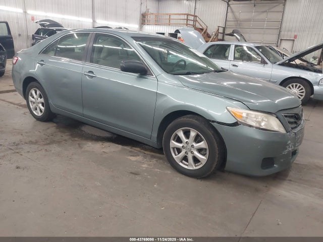 2011 TOYOTA CAMRY LE