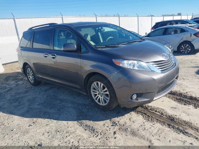 2011 TOYOTA SIENNA XLE V6
