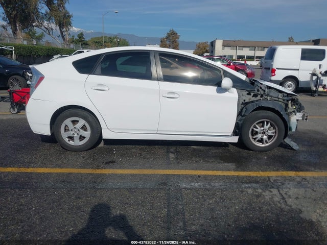 صورة مصغرة 14 لـ 2011 Toyota PRIUS THREE