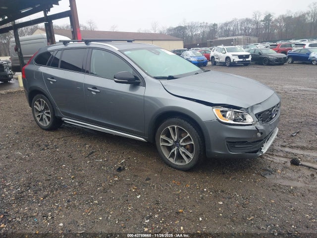 2017 VOLVO V60 T5