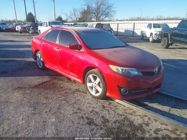 2014 TOYOTA CAMRY SE
