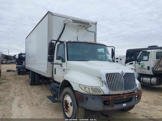 2004 INTERNATIONAL 4000 4300
