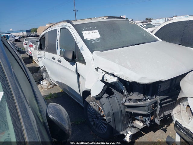 2019 MERCEDES-BENZ METRIS 