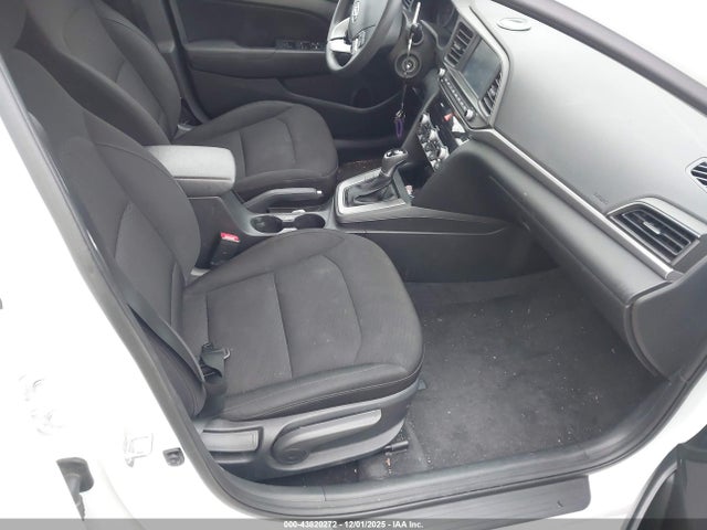 HYUNDAI ELANTRA SEL - 5