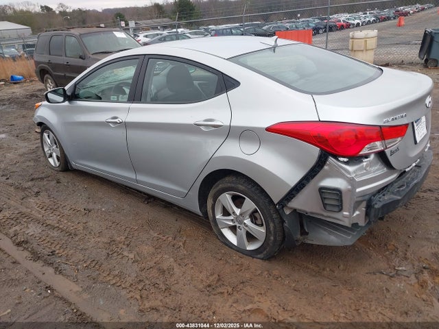 HYUNDAI ELANTRA GLS - 3