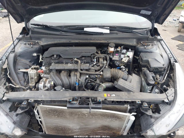 HYUNDAI ELANTRA SEL - 10