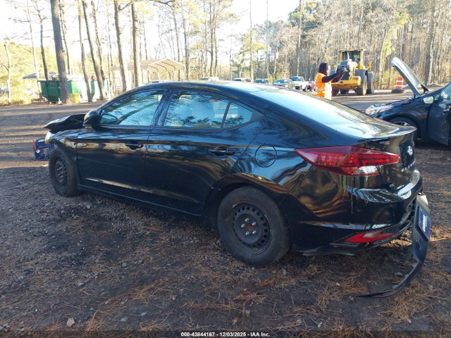 HYUNDAI ELANTRA SE - 3