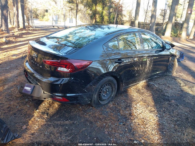 HYUNDAI ELANTRA SE - 4