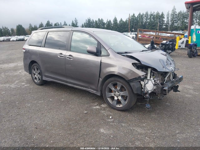 2015 TOYOTA SIENNA SE 8 PASSENGER