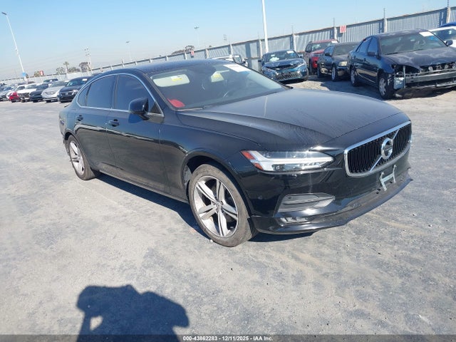 2018 VOLVO S90 T5 MOMENTUM