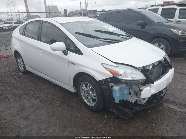2011 Toyota PRIUS THREE — фото 1
