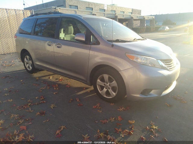 2013 TOYOTA SIENNA LE V6 8 PASSENGER