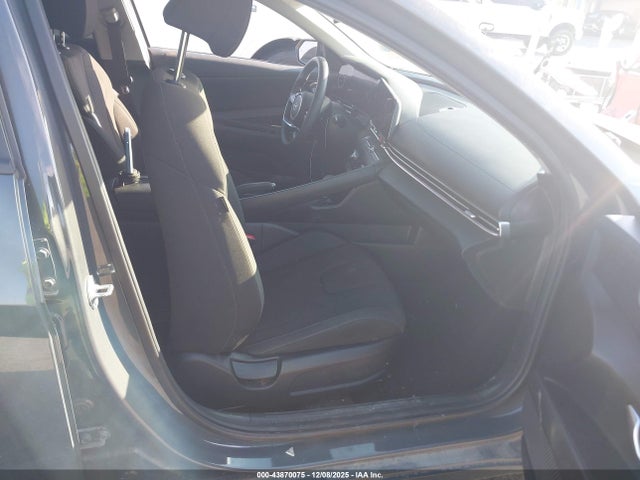 صورة 5 لـ 2024 Hyundai ELANTRA SEL