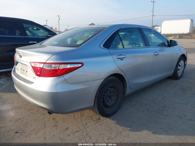2017 Toyota CAMRY LE photo 4
