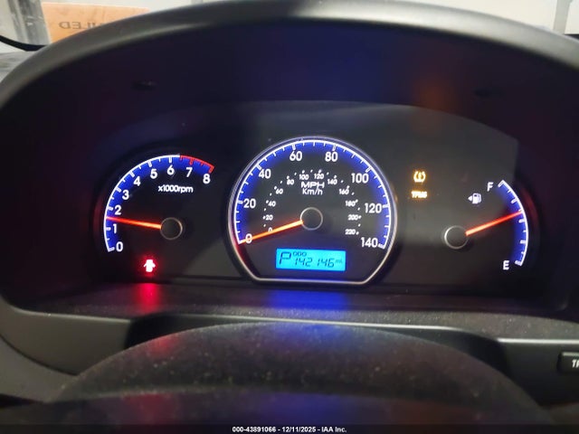 HYUNDAI ELANTRA GLS - 7