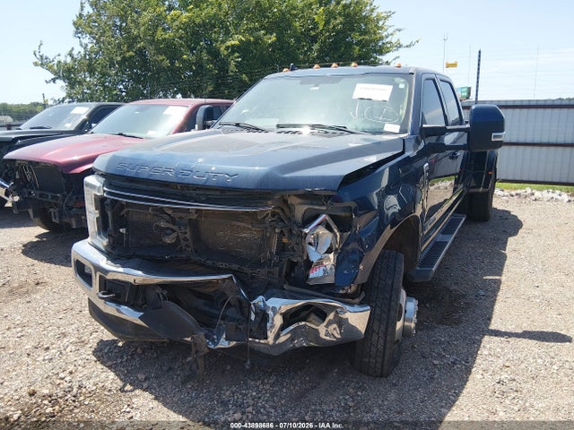2019 FORD F-350 LARIAT 2