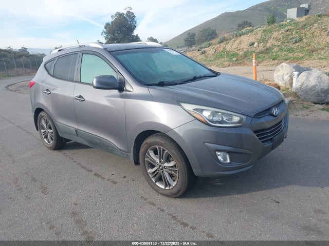 2015 HYUNDAI TUCSON SE