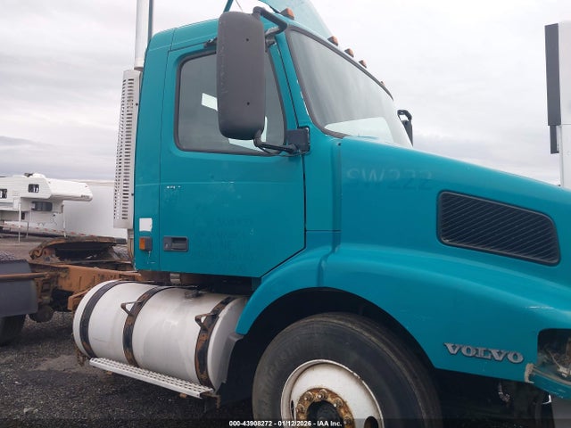 2001 VOLVO VN VNM