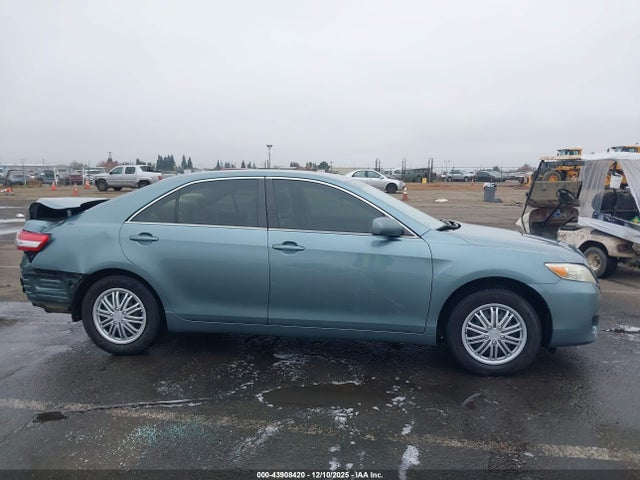 2010 Toyota CAMRY LE 缩略图 12